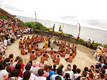 【印尼-巴厘岛-表演票】巴厘岛--克差舞：乌鲁瓦图克差舞与火舞表演门票